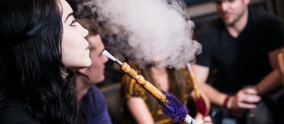 Fumer la chicha, est-ce aussi nocif que la cigarette pour la santé ?