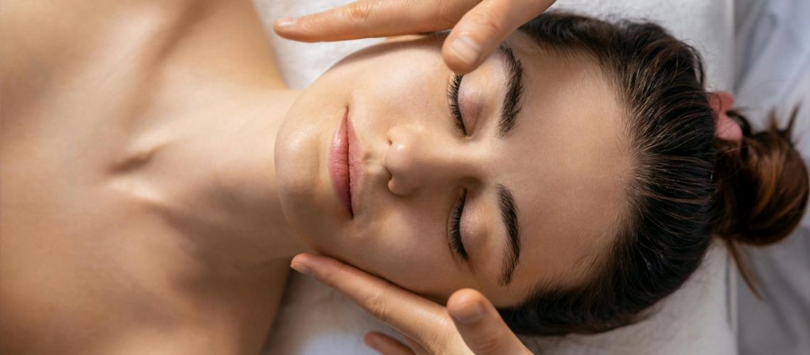 6 massages anti-âge pour rajeunir le visage